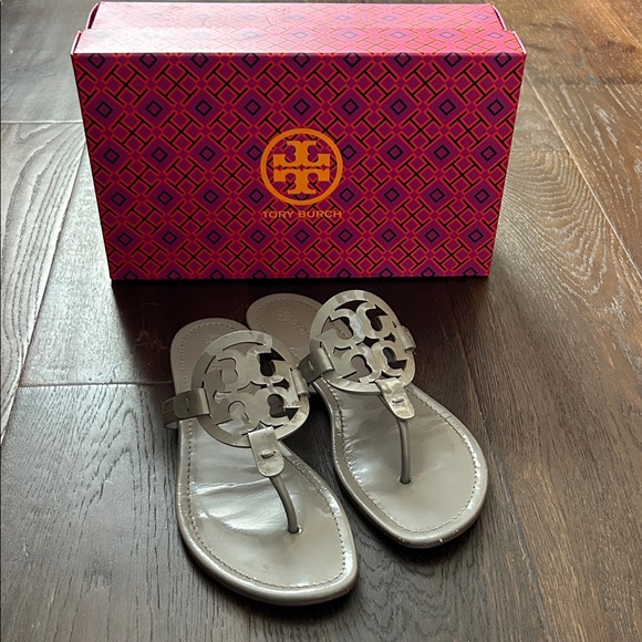 TORY BURCH MILLER SANDALS MALTA GRAY PATENT sz 9.5 - Picture 2 of 9